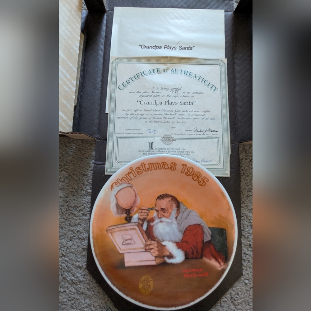 Knowles Norman Rockwell 1985 Grandpa Plays Santa plate with COA and box